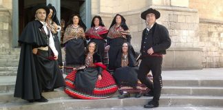Vestidos de manchegos en la Feria de Albacete. (Foto: Javiwikipedia)