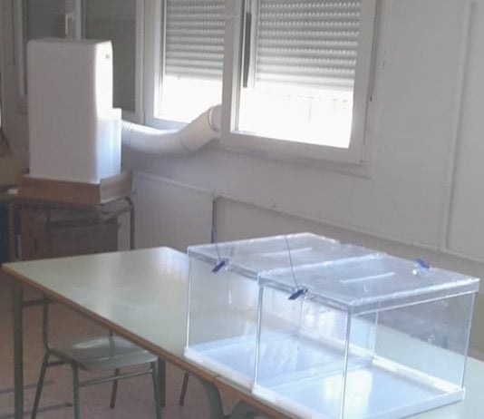 Aire acondiciones en un colegio electoral de Azuqueca de Henares. (Foto: Ayto. de Azuqueca)