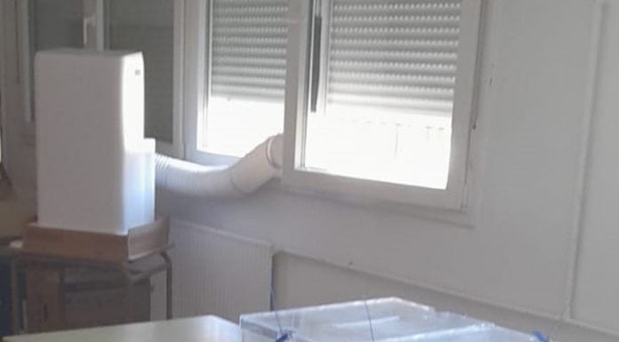Recambio o cambio: esto es lo que pasará dentro de un año en Castilla-La Mancha y así se preparan Page y Núñez Aire acondiciones en un colegio electoral de Azuqueca de Henares. (Foto: Ayto. de Azuqueca)