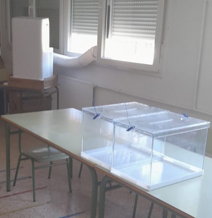 Aire acondiciones en un colegio electoral de Azuqueca de Henares. (Foto: Ayto. de Azuqueca)