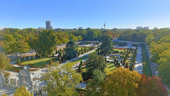 Vista del parque de El Retiro desde un edificio cercano, en septiembre de 2022. (Foto: La Crónic@)