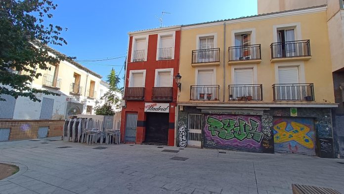 Viviendas, algunas desocupadas e incluso en ruinas, en el centro de Guadalajara. (Foto: La Crónic@)
