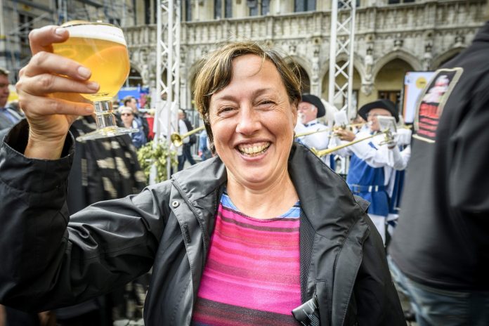 cerveza-bruselas La Grand Place de Bruselas luce de otro modo en estos tres días dedicada a la cerveza belga y sus delicias.