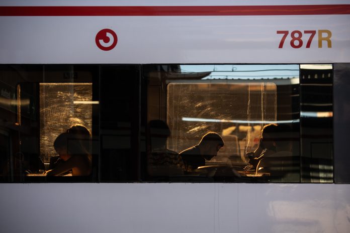 Una incidencia de Adif en la estación de Chamartín provoca un paro en toda la red de Cercanías Tren de Cercanías en la Estación de Chamartín el 3 de agosto de 2023. (Foto: Alejandro Martínez / EP)