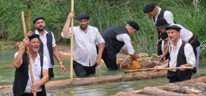 Participantes en la Fiesta Ganchera en su edición de 2023, celebrada en Zaorejas.