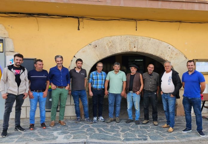 Ganaderos del norte de la provincia de Guadalajara, reunidos en asamblea en agosto de 2023.