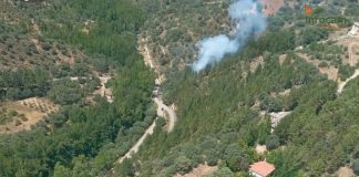 En esta vista aérea facilitada por el Infocam se aprecia el lugar del accidente y el foco del consiguiente incendio en Valdesotos, el 5 de agosto de 2023.
