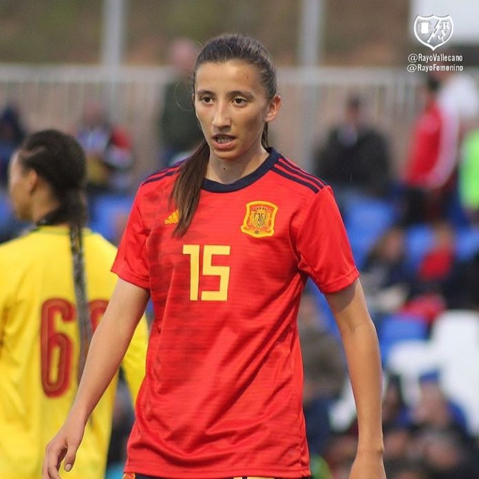 Sheila García en una de sus participaciones con la selección española de fútbol femenino.