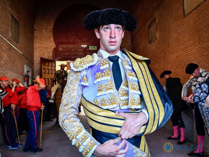 Víctor Hernández, preparado para el paseíllo en Las Ventas el pasado 6 de agosto de 2023. La próxima vez que vuelva será ya como matador de toros. (Foto: Plaza 1)