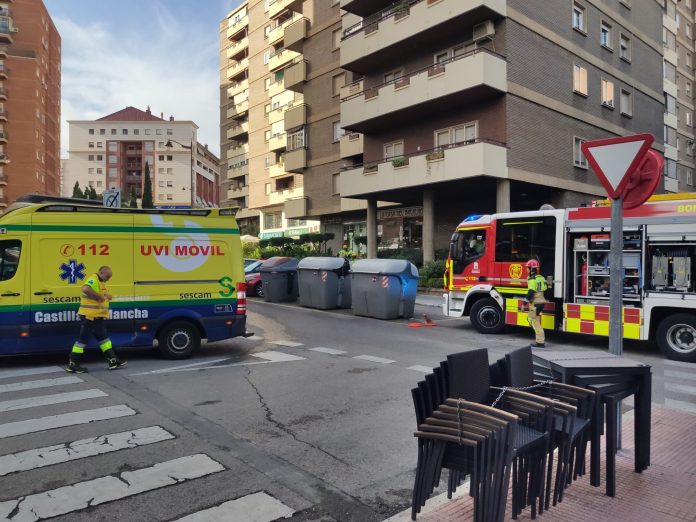 ambulancia-llanilla-3 Intervención de bomberos, sanitarios y Policía Local para el rescate de una persona el 5 de septiembre de 2023. (Foto: Cedida por un lector para La Crónic@)