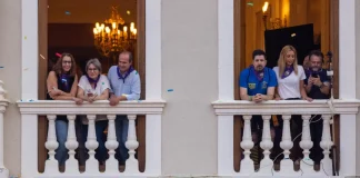 Cargos socialistas en los balcones del salón de plenos del Ayuntamiento de Guadalajara durante el chupinazo de las Ferias de 2023. Alberto Rojo quería presenciarlo desde el de Alcaldía.