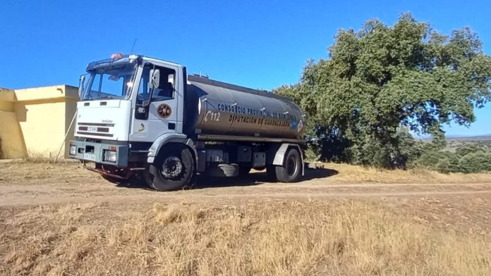 Uno de los camiones cisterna de la Diputación de Guadalajara.