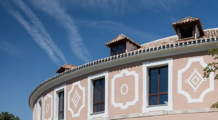 El caso de una trabajadora despedida pone en la picota al hotel de lujo de Brihuega Exterior del edificio principal de la Fábrica de Paños, reconvertida en hotel de 5 estrellas en Brihuega.