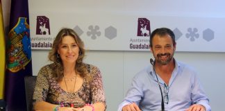 Gracias Iglesias y Javier toquero, en la presentación de la edición de 2023 de Arriversos en el Ayuntamiento de Guadalajara.