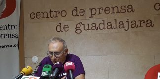 El alcalde de La Toba, Javier Cantero, en rueda de prensa.