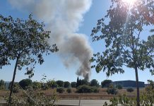 La nube de humo que se apreciaba desde la N-320 era ciertamente aparatosa. (Foto: La Crónic@)