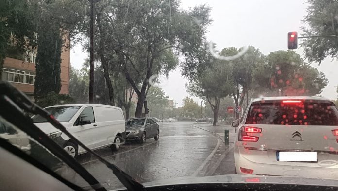 La tormenta de la tarde del lunes sobre Guadalajara, a la altura de la avenida del Ejército. (Foto: La Crónic@)