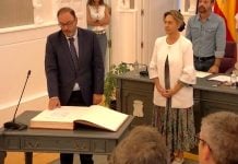 Roberto Narro en el momento de jurar como concejal del Ayuntamiento de Guadalajara.