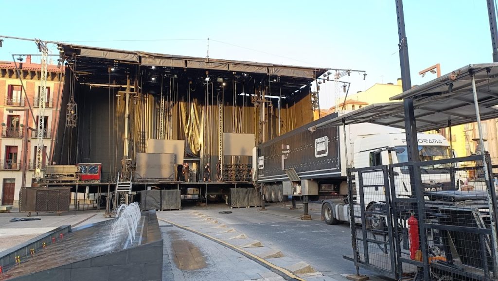 La Orquesta Panorama desplegó su escenario las pasadas Ferias junto al Palacio del Infantado. (Foto: La Crónic@)