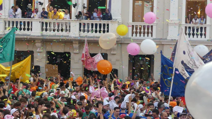 Pregón, chupinazo y balcones en guerra según se han producido los acontecimientos en Guadalajara durante las últimas horas. (Foto: La Crónic@)