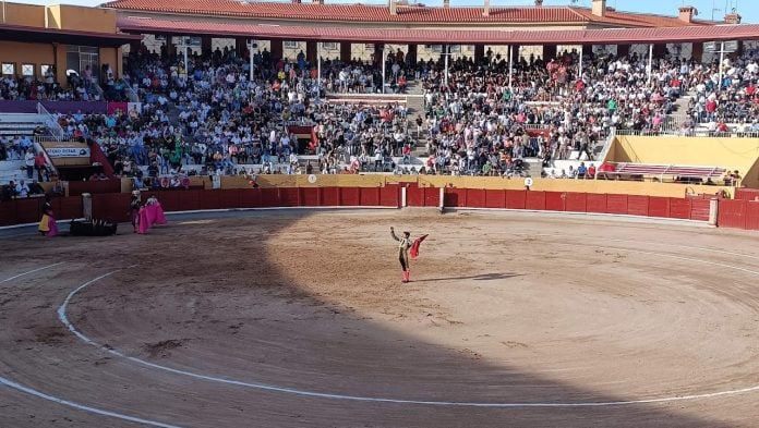 Triunfal Fernando Adrián en la segunda corrida de la Feria de Guadalajara. (Foto: La Crónic@)