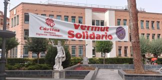 Vermut solidario en la Plaza del Jardinillo. (Foto: La Crónic@)