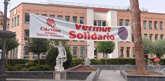Vermut solidario en la Plaza del Jardinillo. (Foto: La Crónic@)