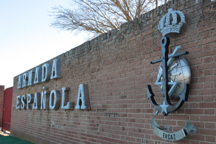 Entrada a la estación de transmisiones de la Armada que ocupa terrenos en Pioz, Pozo de Guadalajara y Santorcaz.