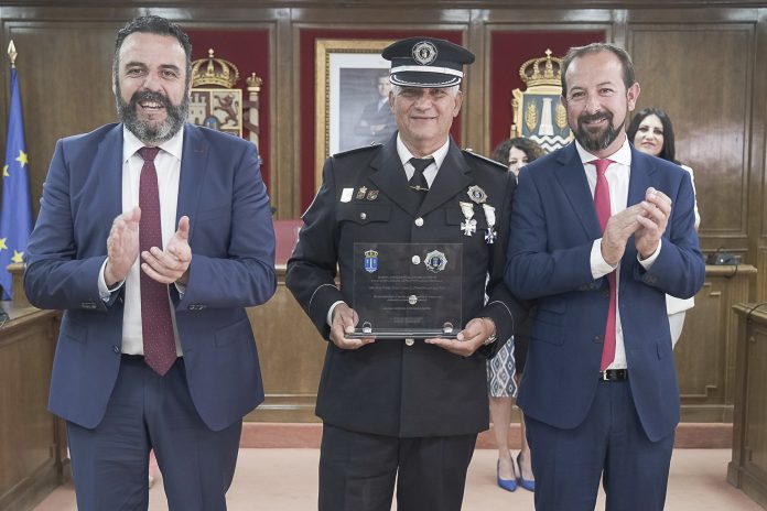 Homenaje a la Policía Local de Azuqueca de Henares el 2 de octubre de 2023.