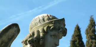 Ejemplo de arte funerario en el cementerio de Guadalajara. (Foto: La Crónic@)