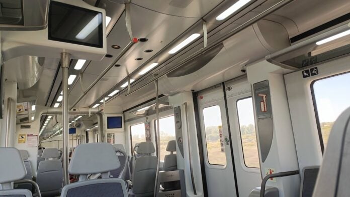 Interior de un tren de Cercanías. (Foto: La Crónic@)