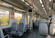 Interior de un tren de Cercanías de la línea entre Madrid y Guadalajara en octubre de 2023. (Foto: La Crónic@)
