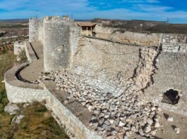 Muchos metros del castillo de Jadraque se han derrumbado en este 2023. (Foto: Guillermo Rocafort)