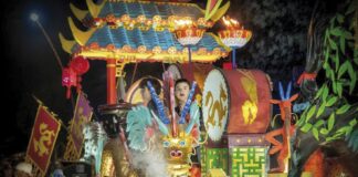 Una de las carrozas del desfile de Azuqueca.