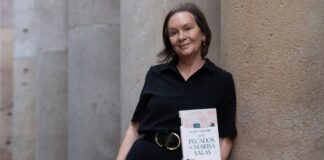 Clara Sánchez, con su última novela. (Foto: David Zorrakino / EP)