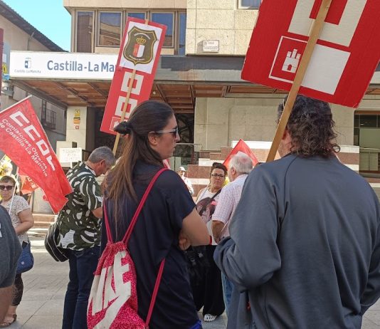 Protesta por los interinos de Geacam el 2 de octubre de 2023 en Guadalajara. (Foto: La Crónic@)