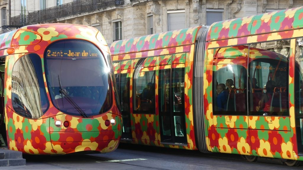 Los coloreados tranvías de Montpellier son una de las primeras imágenes que reciben al visitante. (Foto: María Alonso / La Crónic@)