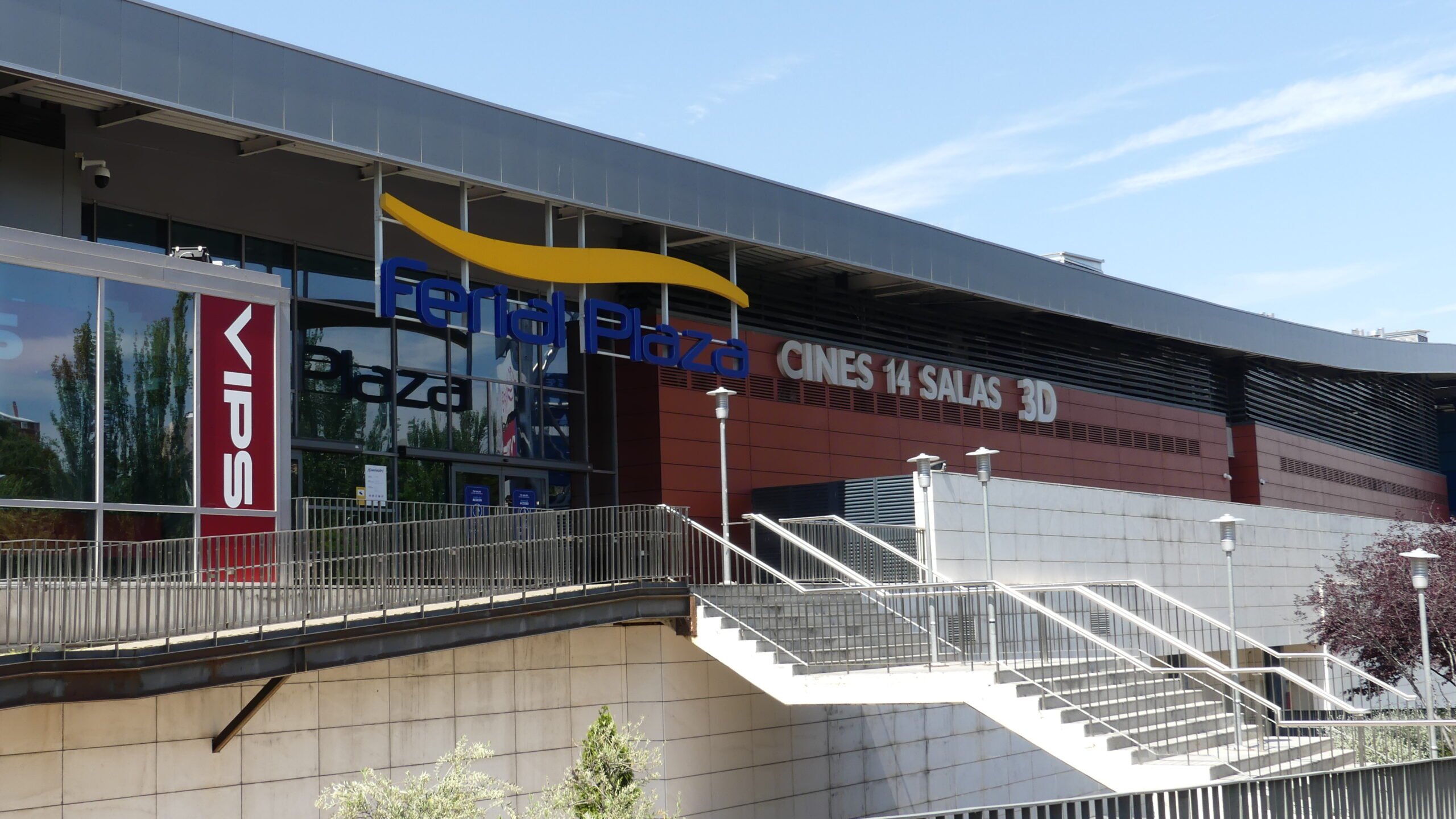 Entrada a los multicines de Guadalajara. (Foto: La Crónic@)