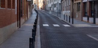 Arrabal del Agua, sin socavones y con nuevo firme Calle del Arrabal del Agua tras la reforma terminada en octubre de 2023.