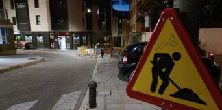 Las obras en la calle Alvarfáñez de Minaya y aledañas están afectando la vida de los vecinos y alterando el tráfico desde hace meses. (Foto: La Crónic@)