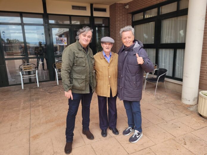 Ortega Cano y Manuel Fernández junto con Miguel Redondo, este viernes en la residencia de Cabanillas del Campo.