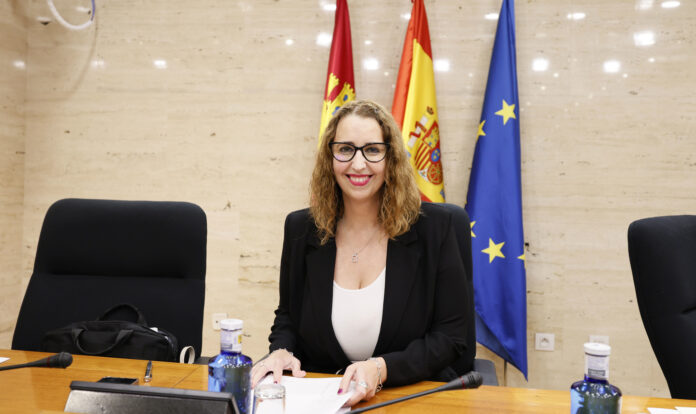 Sara Simón, en las Cortes de Castilla-La Mancha.