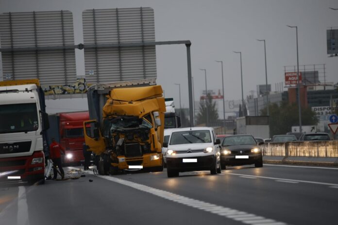 Accidente en la A-2 el jueves 2 de noviembre de 2023, en las cercanías de Guadalajara. (Foto: Pedro Benito)