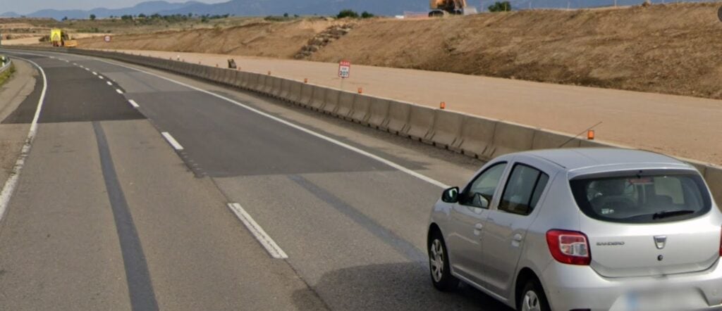 En este tramo de la N-240, a la altura de Huesca, es donde se ha producido un choque frontal entre dos vehículos que ha dejado un herido grave de Guadalajara. (Foto: Google Maps)