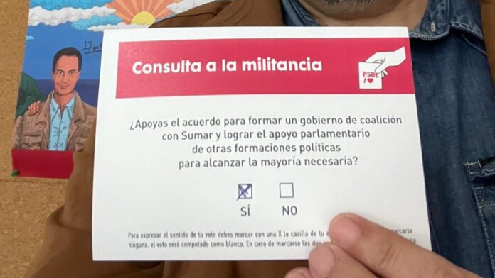 La papeleta de José Luis Blanco ilustra cómo era el proceso de votación este sábado en las agrupaciones locales del PSOE.