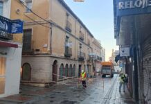 Los trabajos que obligan a cortar la Calle Mayor han comenzado a primera hora de la mañana. (Foto: La Crónic@)