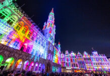 Espectáculo de luz y sonido en la Grand Place de Bruselas.