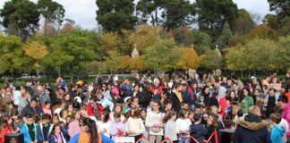 Los más pequeños de la casa, a dibujar en la Concordia Parte de los niños concentrados por Valoriza y el Ayuntamiento de Guadalajara.