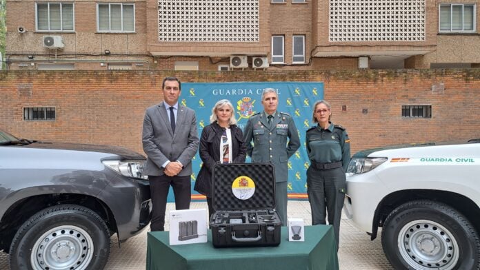 La entrega del material se ha llevado a cabo en la Comandancia de la Guardia Civil de Guadalajara.