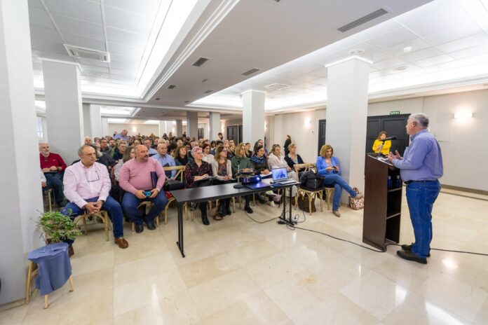 Un total de 220 alcaldes y concejales de Guadalajara han asistido a esta jornada en la Diputacion.